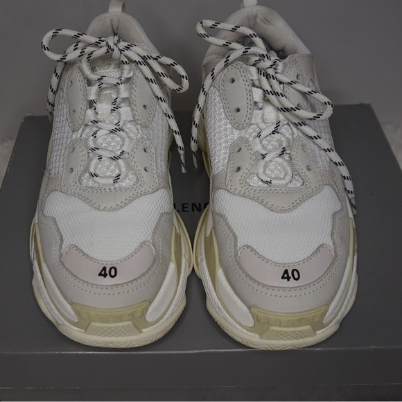 Balenciaga | Triple S Sneaker in White - Size 40 - Picture 7 of 13